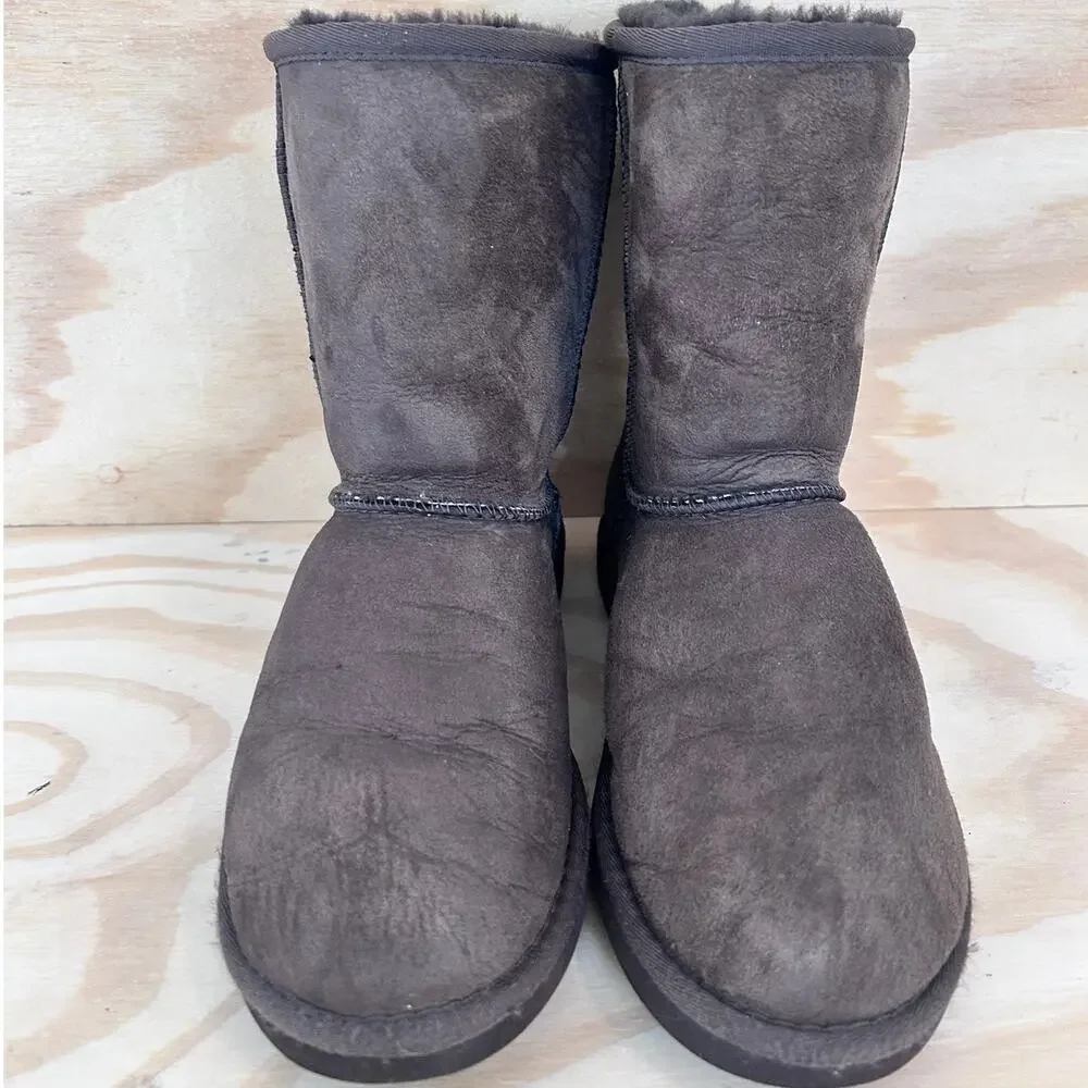 UGG Australia - Classic Short - Boots - Brown - Women's - 7 - S/N 5825